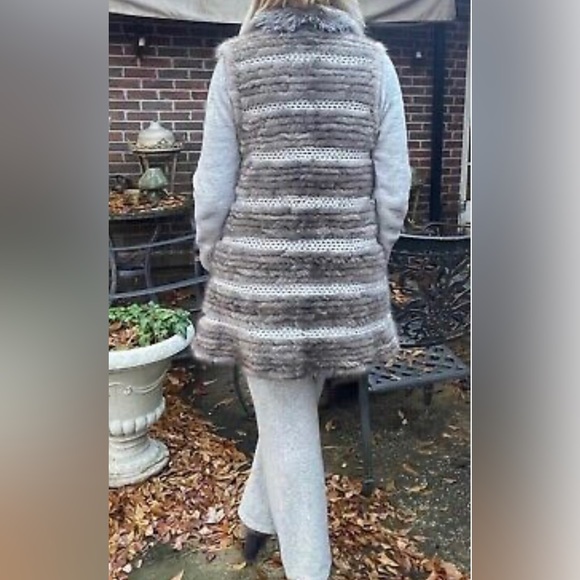 Belle Fare Chunky Knit Real Iris Mink Fur Silver Fox Collar Vest preowned - Picture 13 of 13